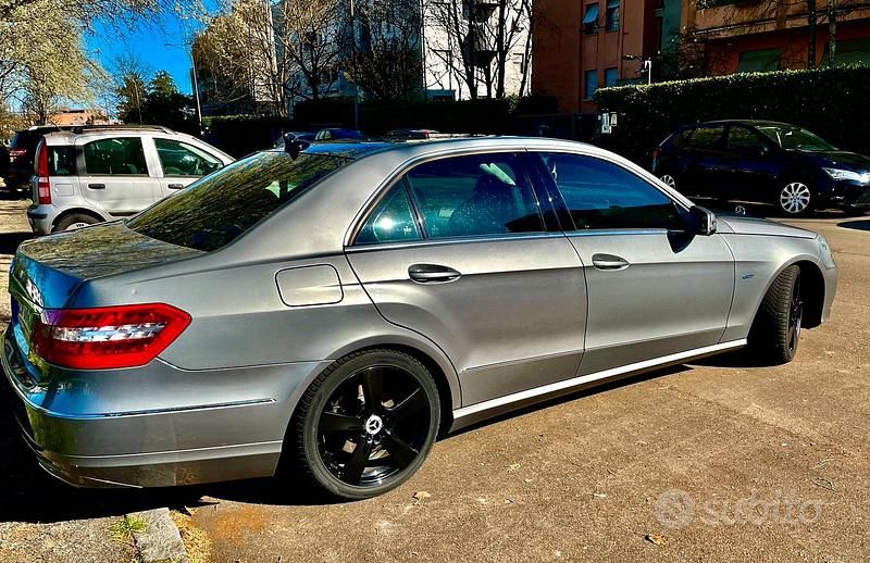 Usata Mercedes E350 306 CV (225 kW) 2011 Grigio Berlina