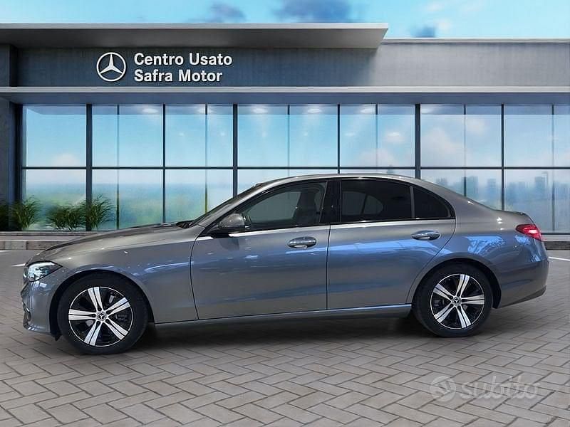 Usata Mercedes C220 200 CV (147 kW) 2022 Grigio selenite metallizzato ; Berlina