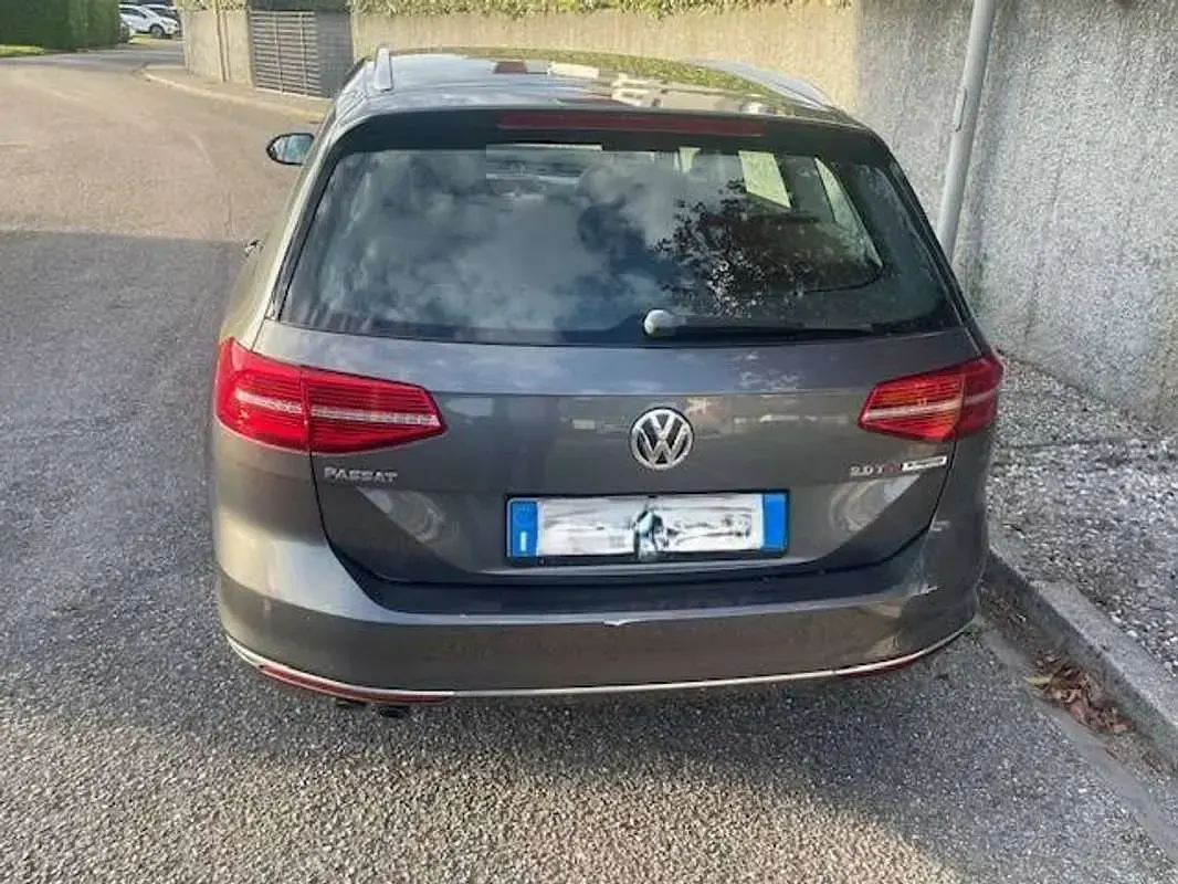 Usata VW Passat Highline 190 CV (139 kW) 2015 Grigio Station wagon