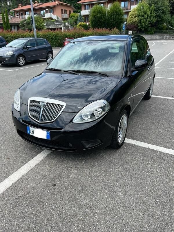 Usata Lancia Ypsilon 69 CV (50 kW) 2011 Nero Utilitaria