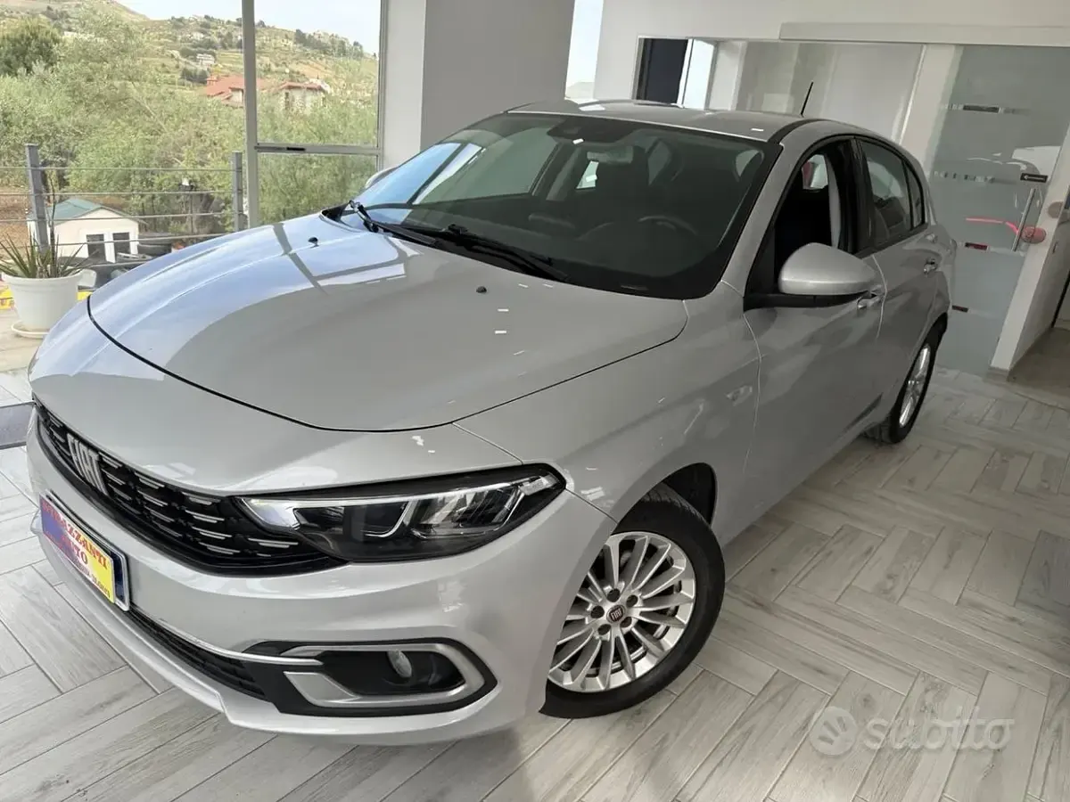 Occasion Fiat Tipo Lounge 131 ch (96 kW) 2022 Gris Berline