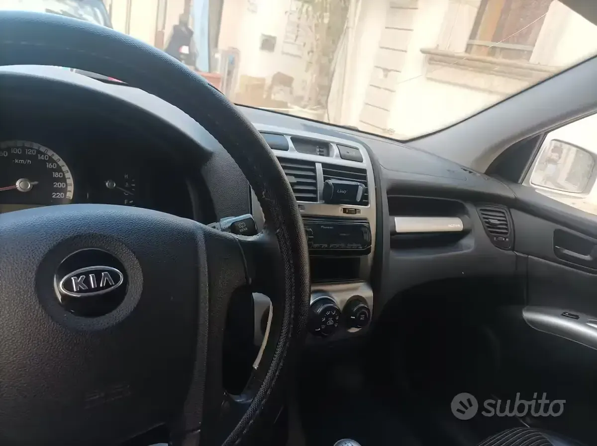Usata Kia Sportage 140 CV (102 kW) 2007 Grigio SUV