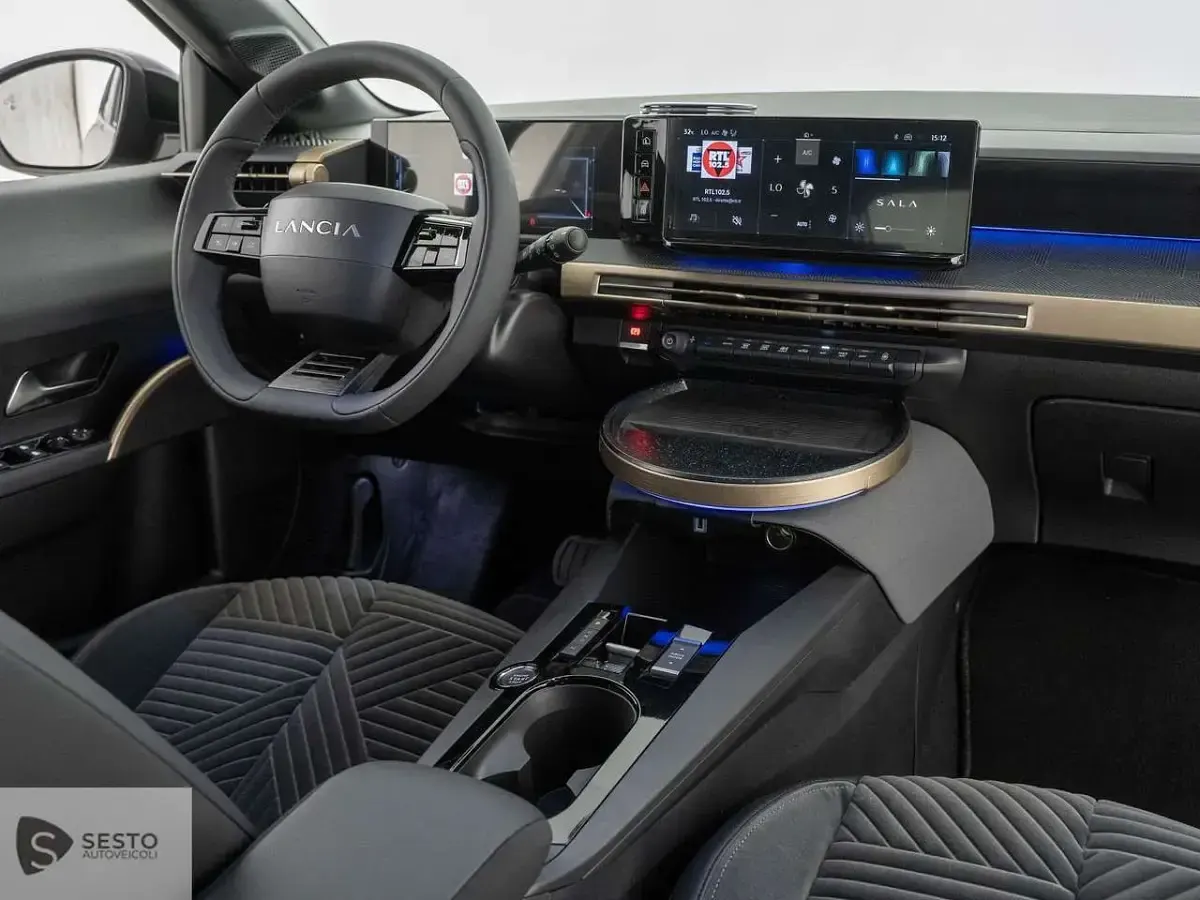 Nuova Lancia Ypsilon 101 CV (74 kW) 2026 Grigio Utilitaria