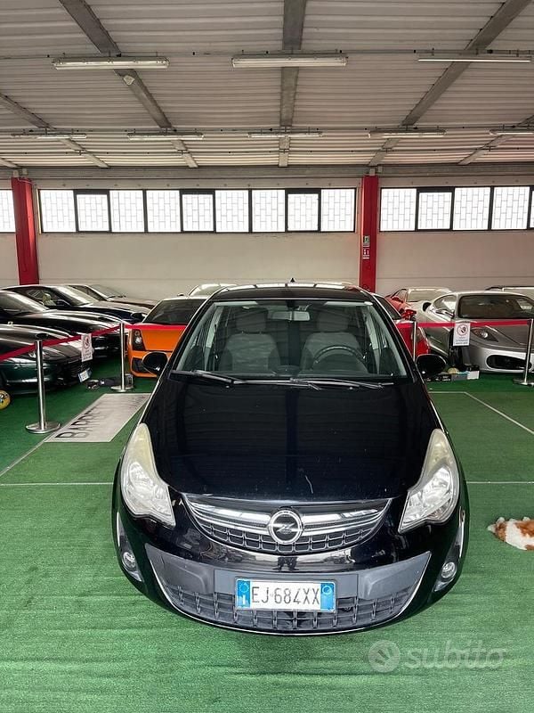 Usata Opel Corsa 95 CV (69 kW) 2012 Nero Utilitaria