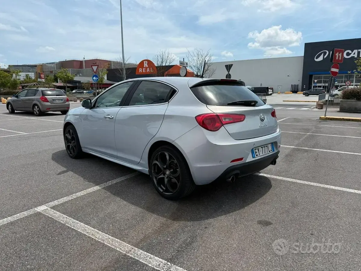 Usata Alfa Romeo Giulietta 150 CV (110 kW) 2015 Grigio Utilitaria