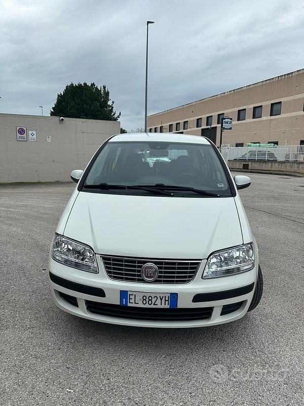 Usata Fiat Idea 95 CV (69 kW) 2012 Bianco Monovolume