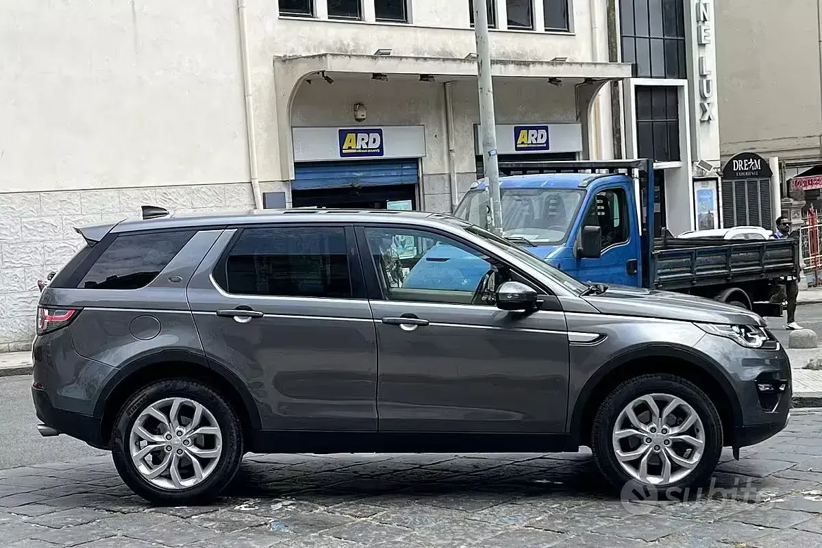 Usata Land Rover Discovery 5 HSE 150 CV (110 kW) 2017 Grigio SUV
