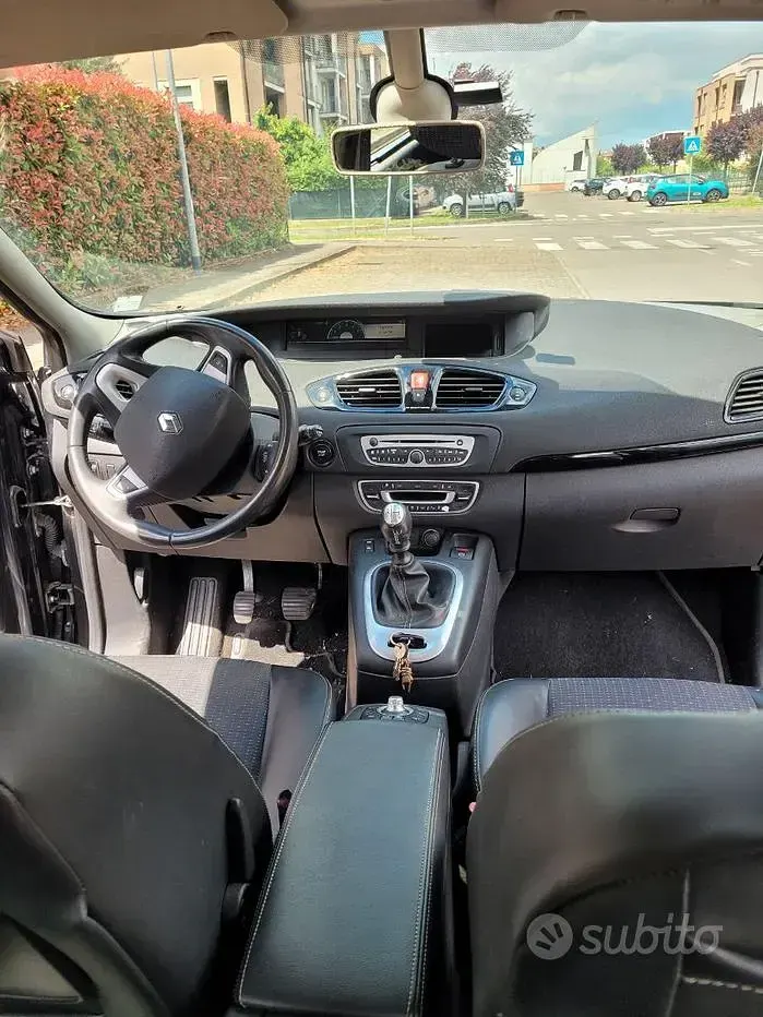 Usata Renault Scénic III 110 CV (80 kW) 2012 Grigio Monovolume