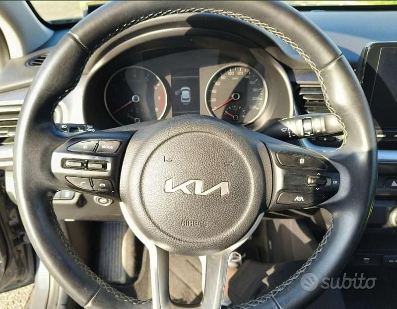 Usata Kia Stonic Urban 84 CV (61 kW) 2023 Grigio SUV