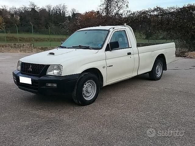 Usata Mitsubishi L200 89 CV (65 kW) 2004 Bianco Pick-up