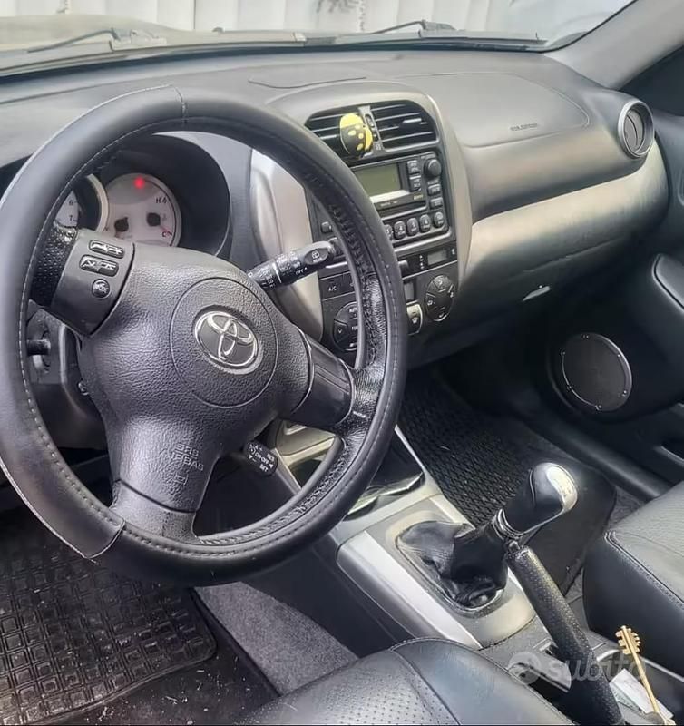 Usata Toyota RAV4 116 CV (85 kW) 2005 Nero SUV