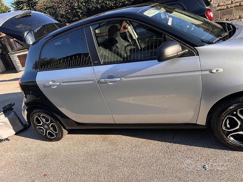 Usata Smart ForFour 75 CV (55 kW) 2019 Grigio Utilitaria