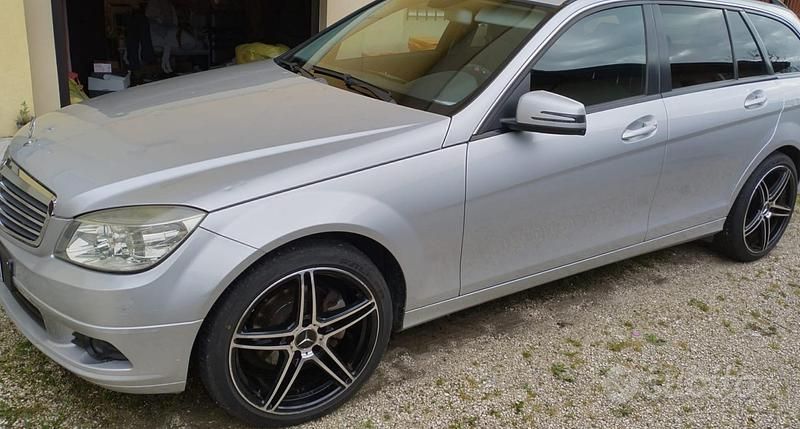 Grigio Usata 2011 Mercedes C200 Station wagon | 4000 € (Buon prezzo) - Immagine 1/4