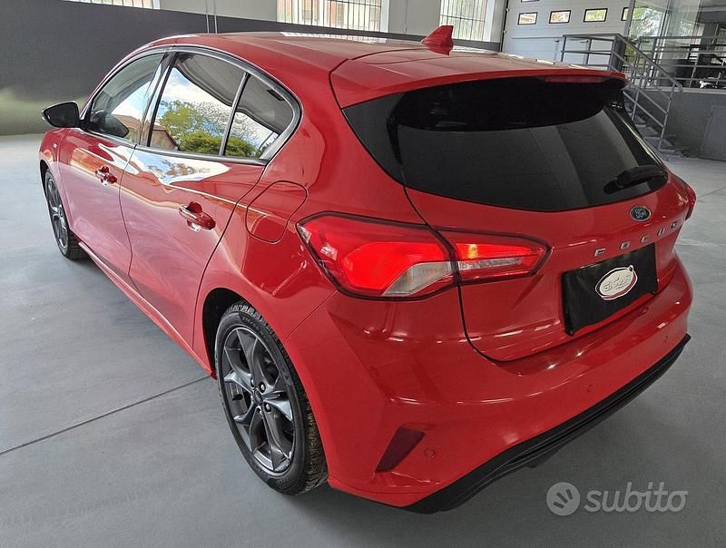 Occasion Ford Focus ST-Line 125 PK (91 kW) 2020 Rood Sedan