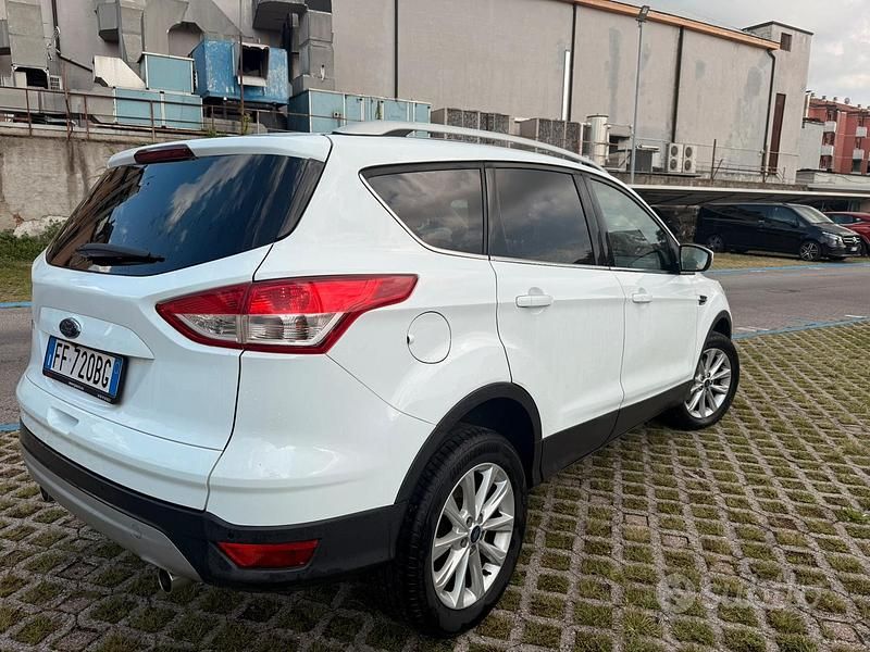 Usata Ford Kuga 120 CV (88 kW) 2016 Bianco SUV