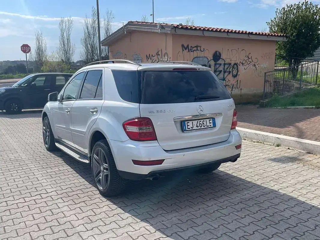 Begagnad Mercedes ML350 Premium 231 HK (169 kW) 2010 Silver SUV