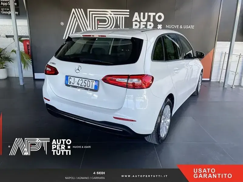Usata Mercedes B180 Business 116 CV (85 kW) 2022 Bianco Utilitaria
