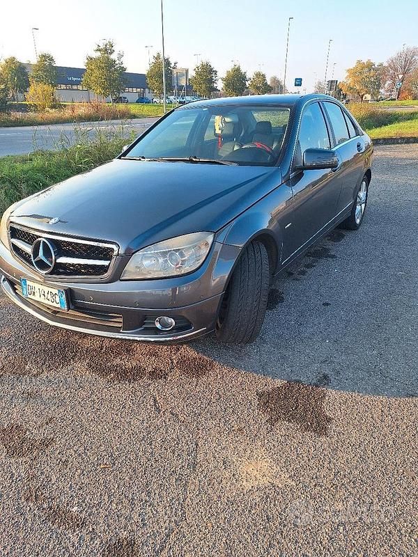 Usata Mercedes C220 170 CV (125 kW) 2009 Blu Berlina