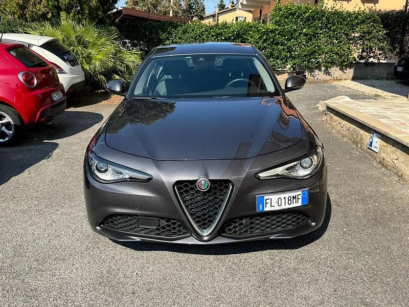 Usata Alfa Romeo Giulia Super 180 CV (132 kW) 2018 Grigio Berlina