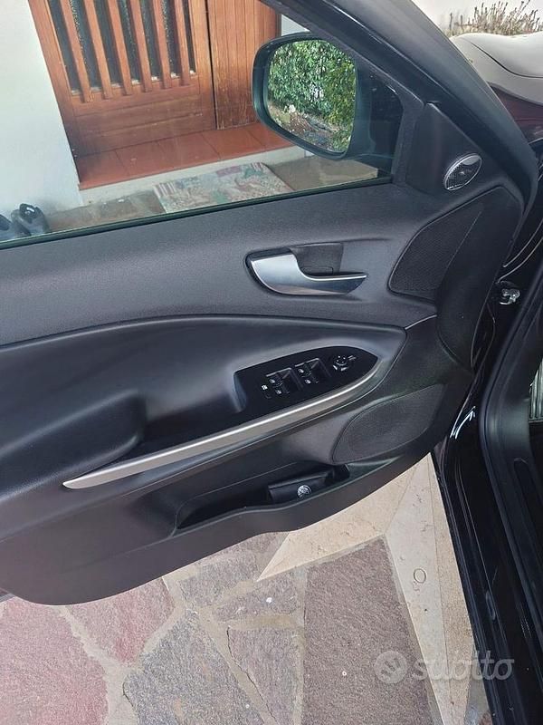 Usata Alfa Romeo Giulietta Distinctive 120 CV (88 kW) 2012 Nero Utilitaria