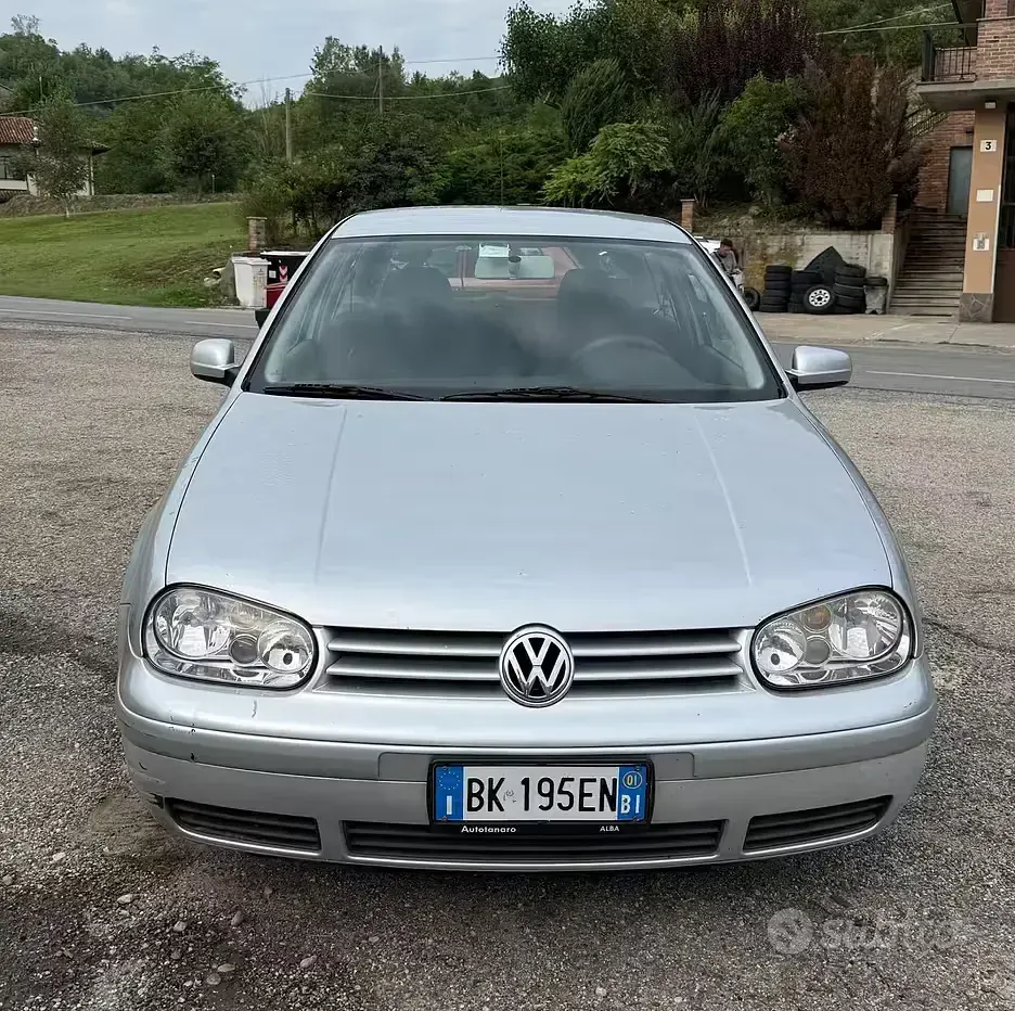 Usata VW Golf IV Highline 130 CV (95 kW) 2001 Grigio Berlina