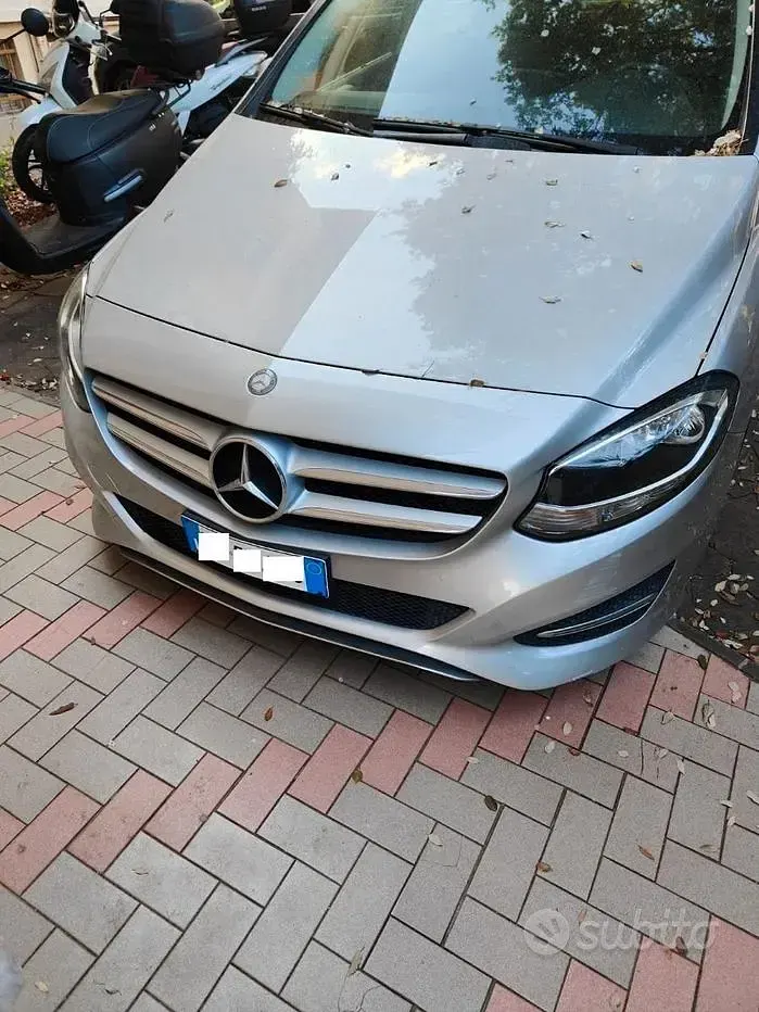 Usata Mercedes B180 109 CV (80 kW) 2016 Grigio Monovolume