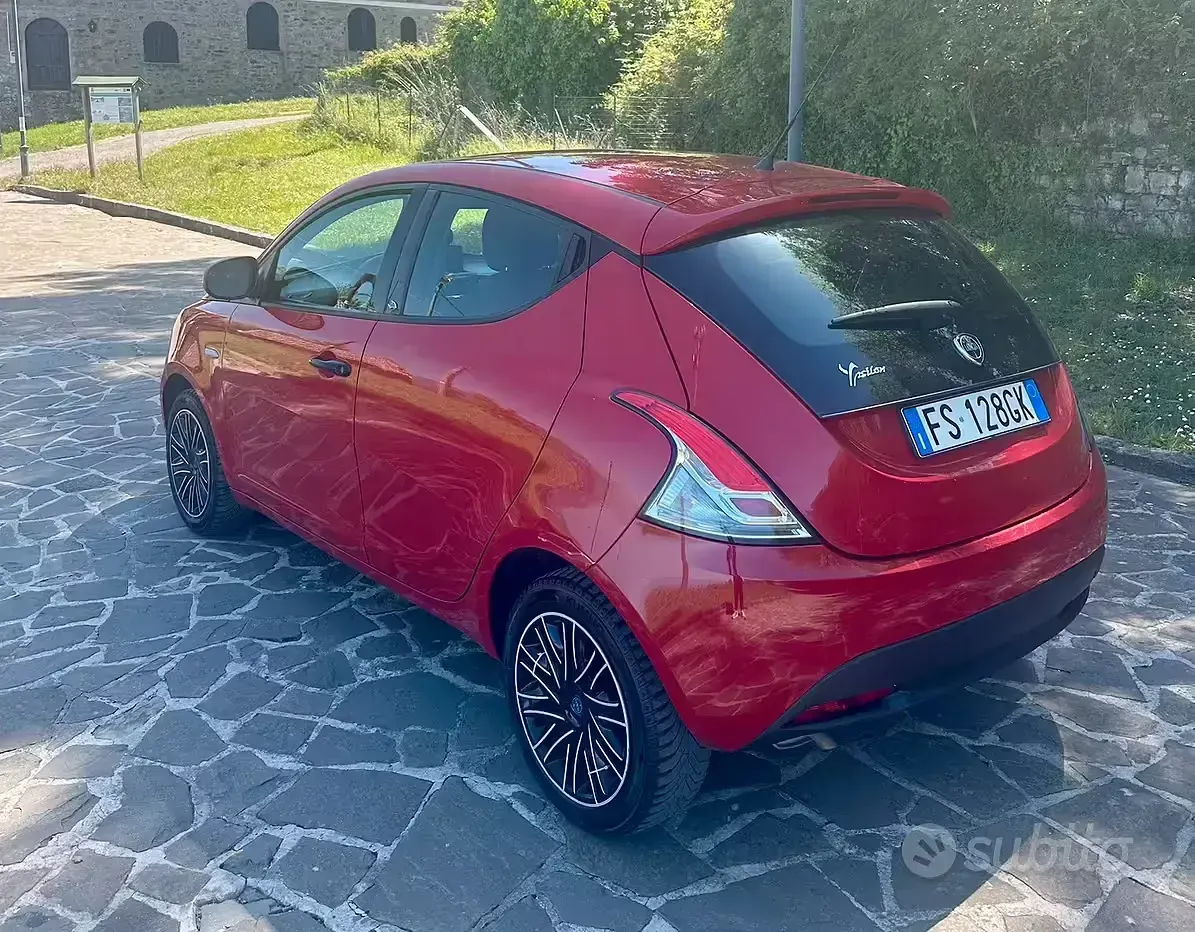 Usata Lancia Ypsilon 69 CV (50 kW) 2018 Rosso Utilitaria