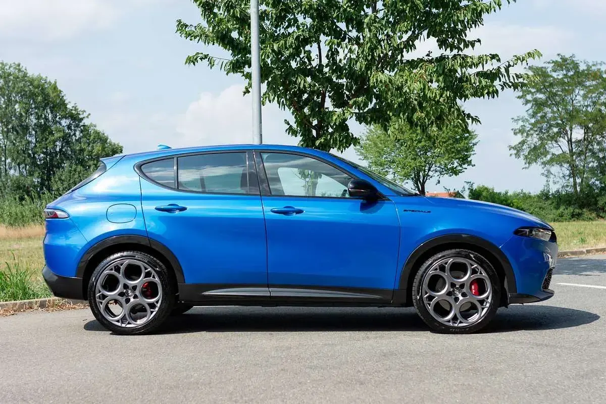 Usata Alfa Romeo Tonale Edizione Speciale 131 CV (96 kW) 2023 Blu/azzurro SUV
