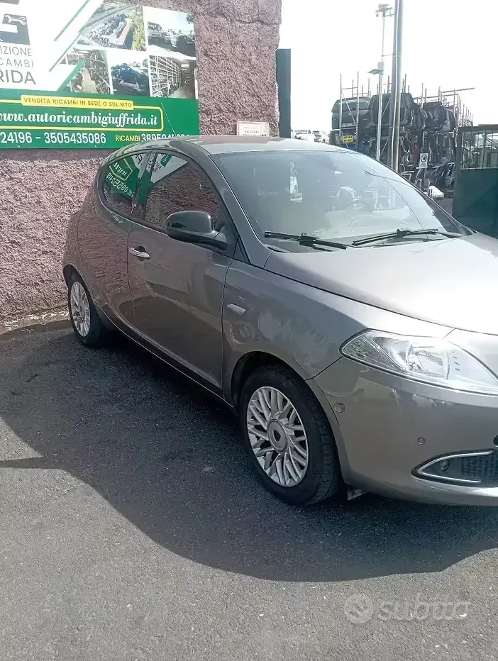Usata Lancia Ypsilon 95 CV (69 kW) 2014 Grigio Utilitaria