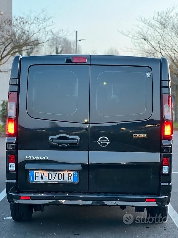 Usata Opel Vivaro 120 CV (88 kW) 2018 Nero Monovolume