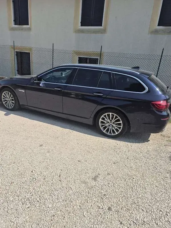 Usata BMW 525 Comfort Edition 218 CV (160 kW) 2014 Bluazzurro Station wagon