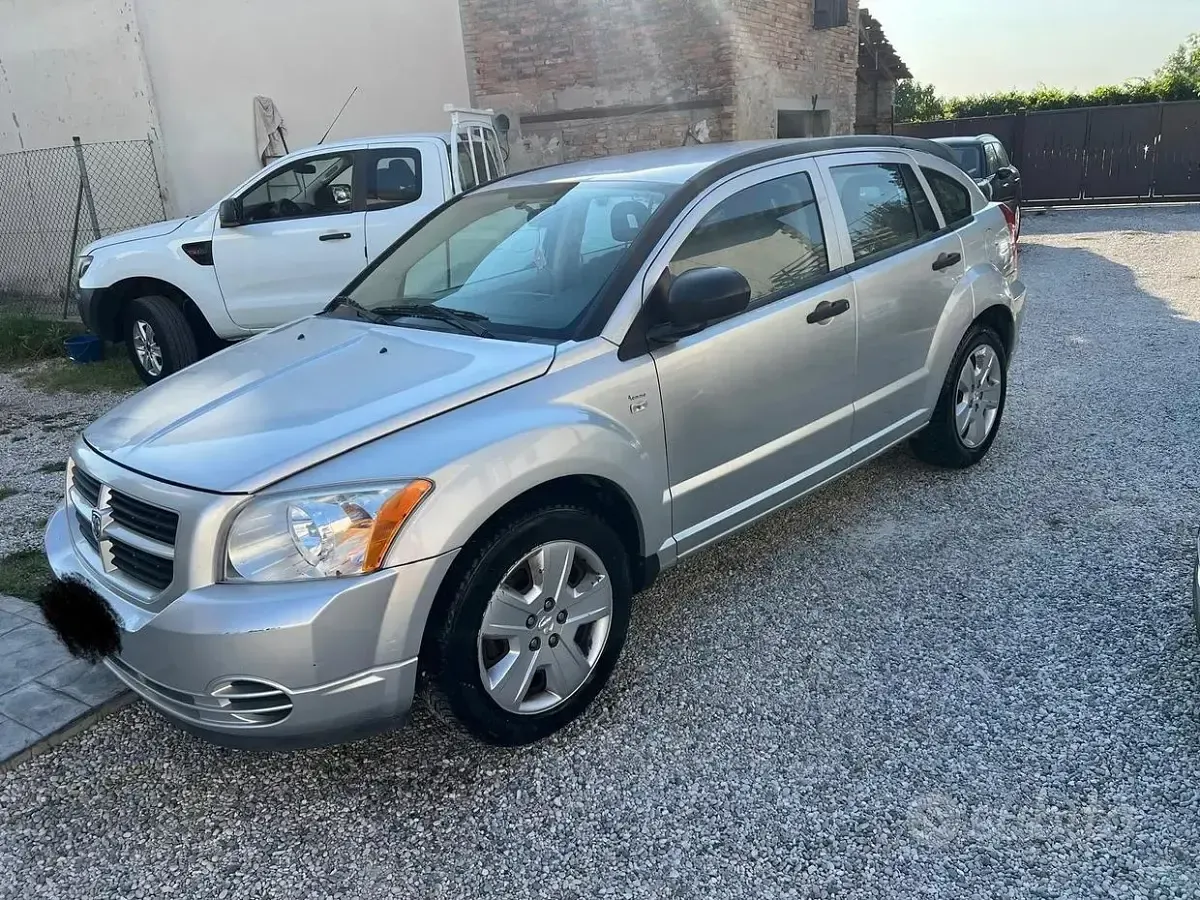 Usata Dodge Caliber SXT 140 CV (102 kW) 2006 Grigio Utilitaria