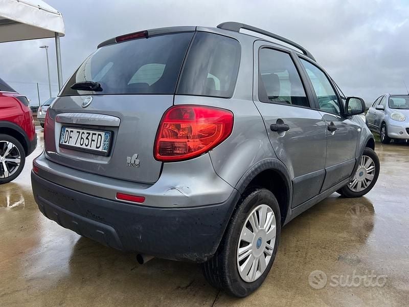 Usata Fiat Sedici Dynamic 120 CV (88 kW) 2006 Marrone SUV