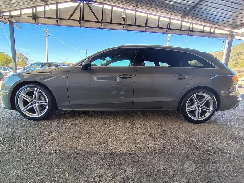 Usado Audi A4 204 CV (150 kW) 2024 Gris Berlina