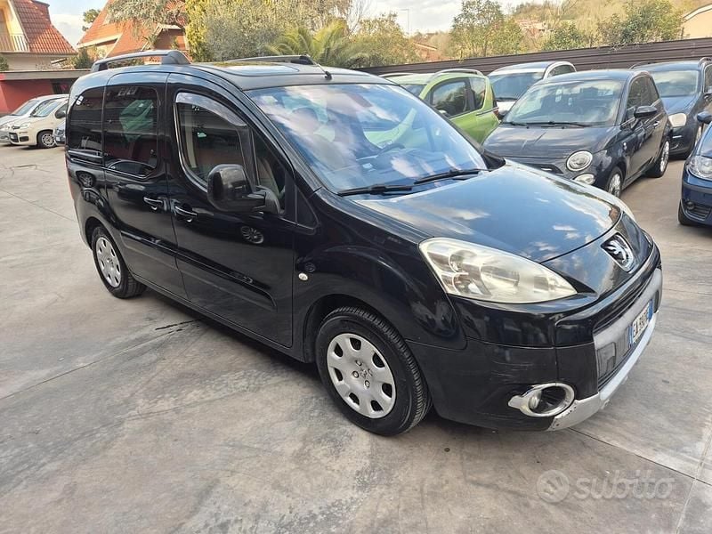 Usata Peugeot Partner Tepee Outdoor 120 CV (88 kW) 2011 Nero Monovolume