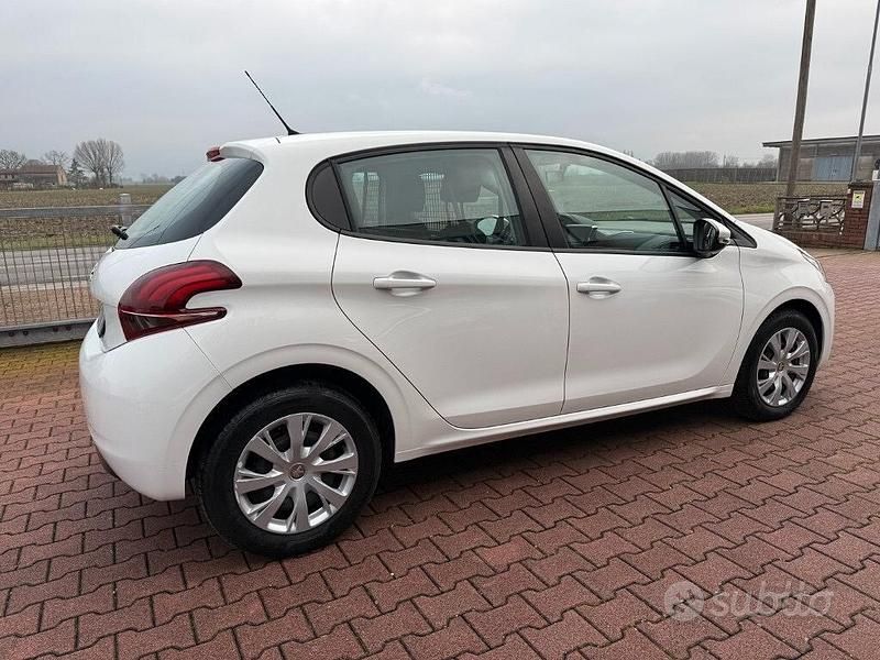 Usata Peugeot 208 Active 102 CV (75 kW) 2020 Bianco Utilitaria