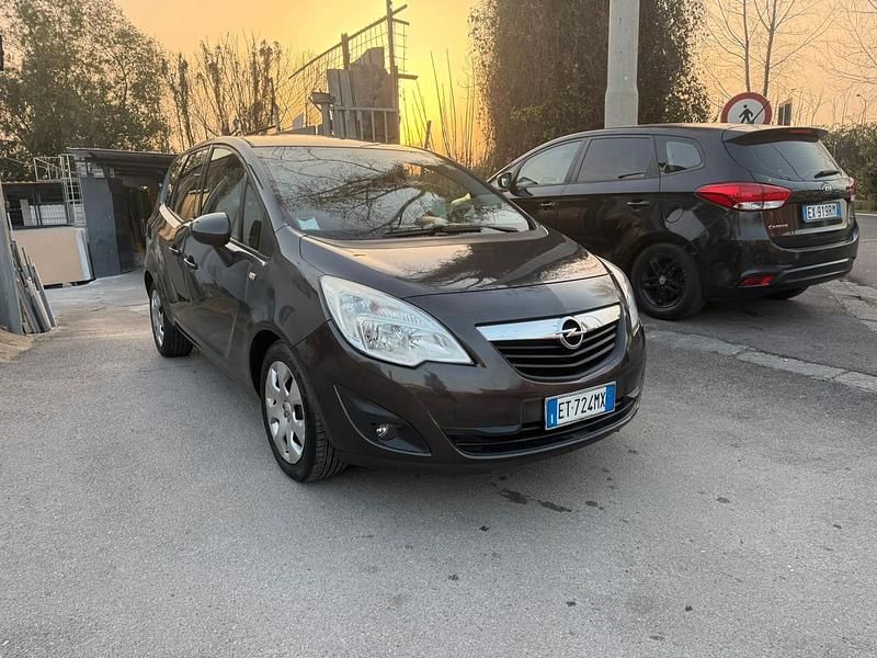 Usata Opel Meriva 95 CV (69 kW) 2013 Grigio Monovolume