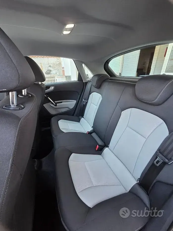 Usata Audi A1 Sportback Ambition 90 CV (66 kW) 2014 Bluazzurro Utilitaria
