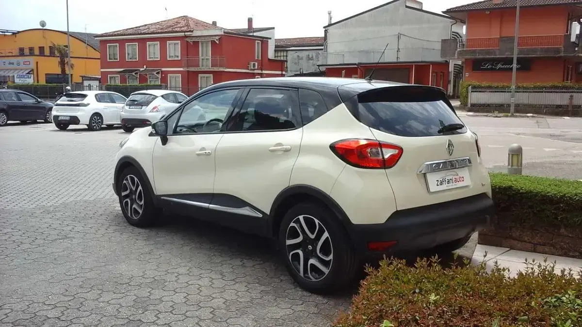 Usata Renault Captur 90 CV (66 kW) 2014 Beige SUV
