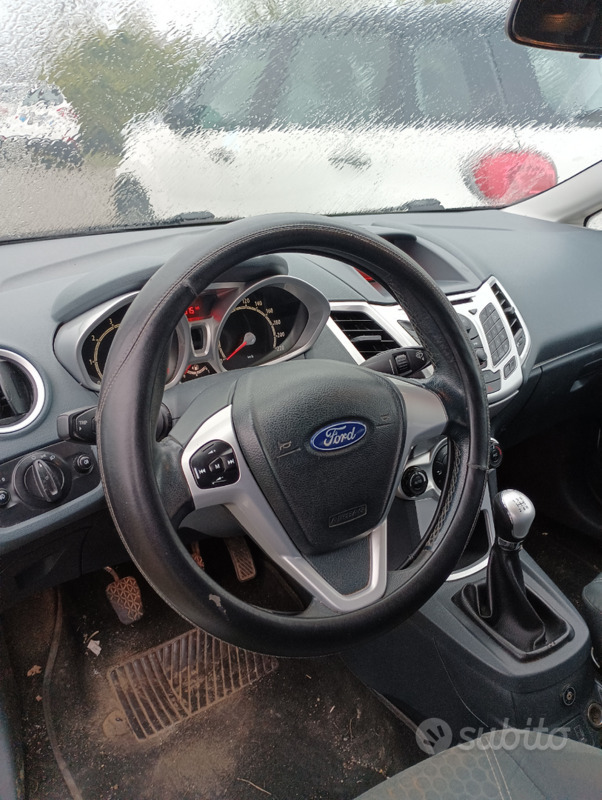 Venduto Ford Fiesta 1.4 benzina e GPL - auto usate in vendita