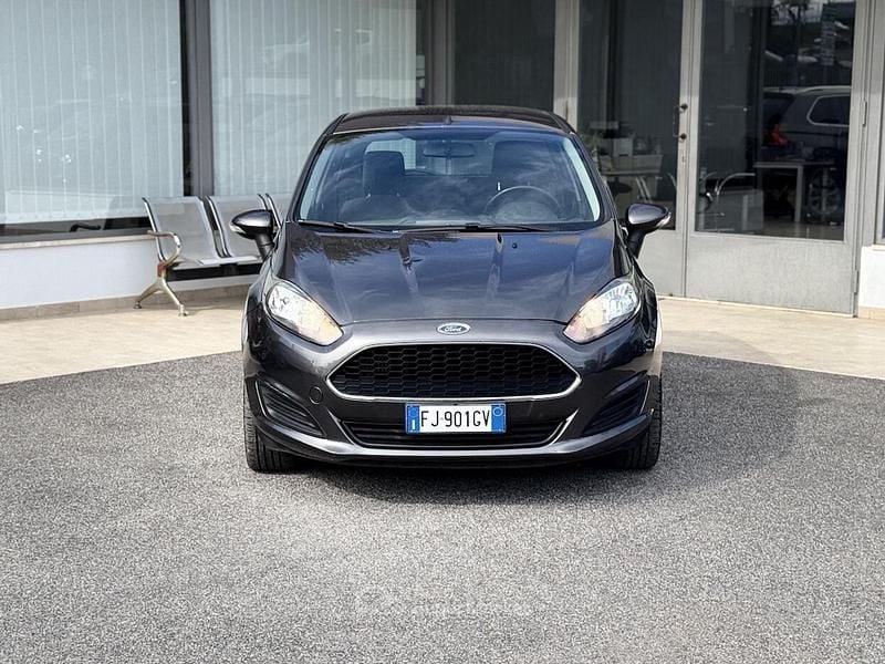 Begagnad Ford Fiesta 75 HK (55 kW) 2017 Grå Halvkombi