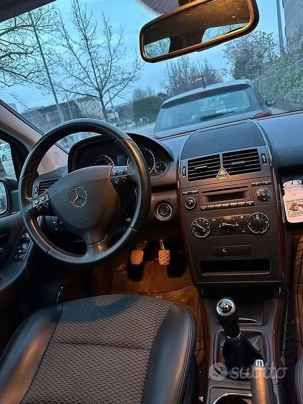 Usata Mercedes A160 90 CV (66 kW) 2009 Nero Monovolume