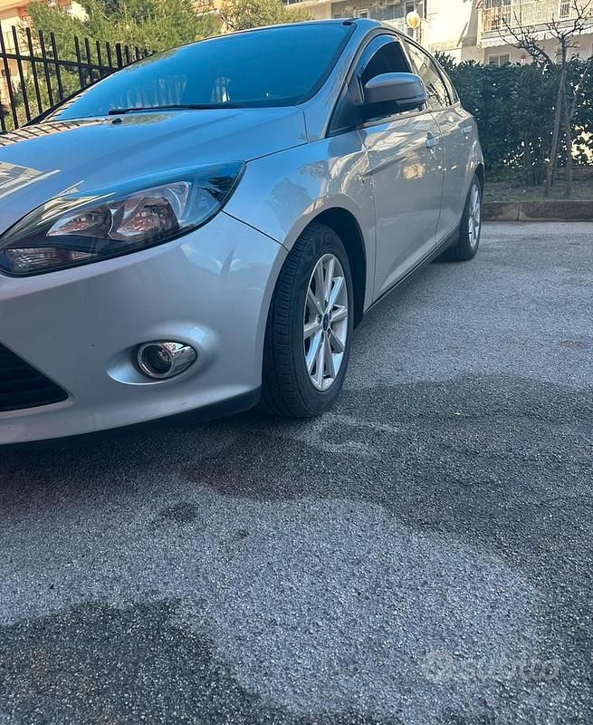 Usata Ford Focus 115 CV (84 kW) 2013 Grigio Berlina