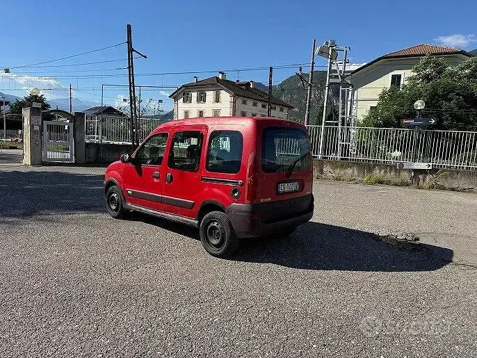 Usado Renault Kangoo Authentique 82 CV (60 kW) 2003 Rojo Monovolumen