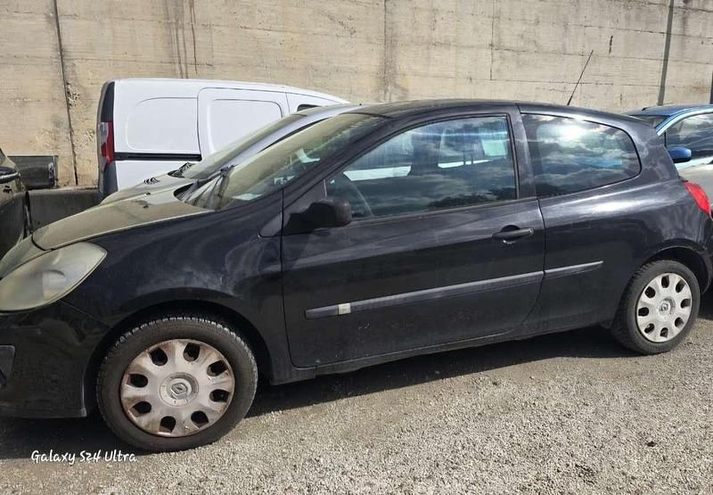 Usata 2007 Renault Clio II Tre volumi | 800 € (Super prezzo) - Immagine 1/3