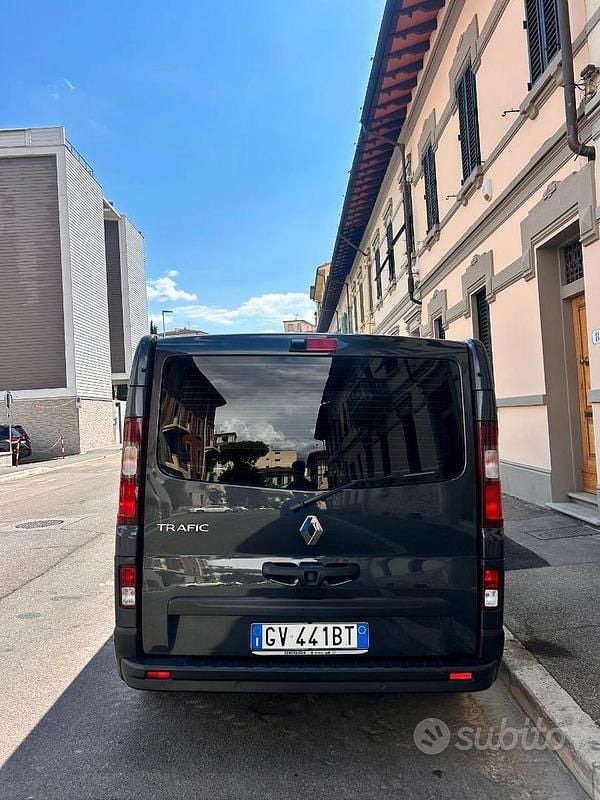 Usata Renault Trafic 131 CV (96 kW) 2024 Grigio Monovolume