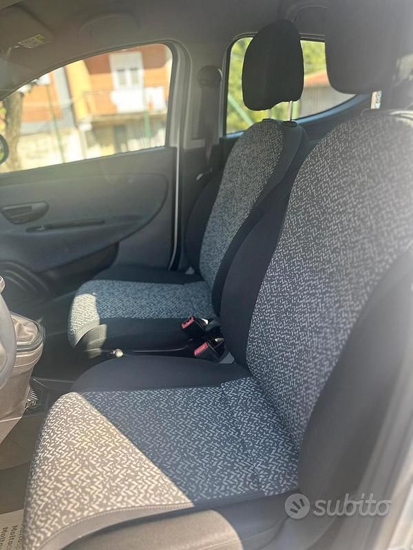 Usata Lancia Ypsilon 69 CV (50 kW) 2020 Grigio Utilitaria