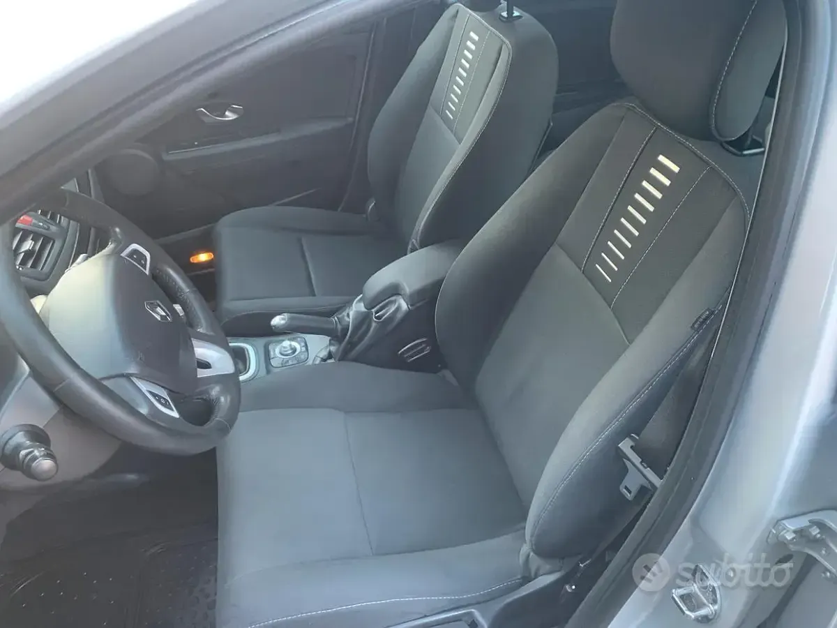 Usata Renault Mégane GrandTour 110 CV (80 kW) 2011 Grigio Station wagon