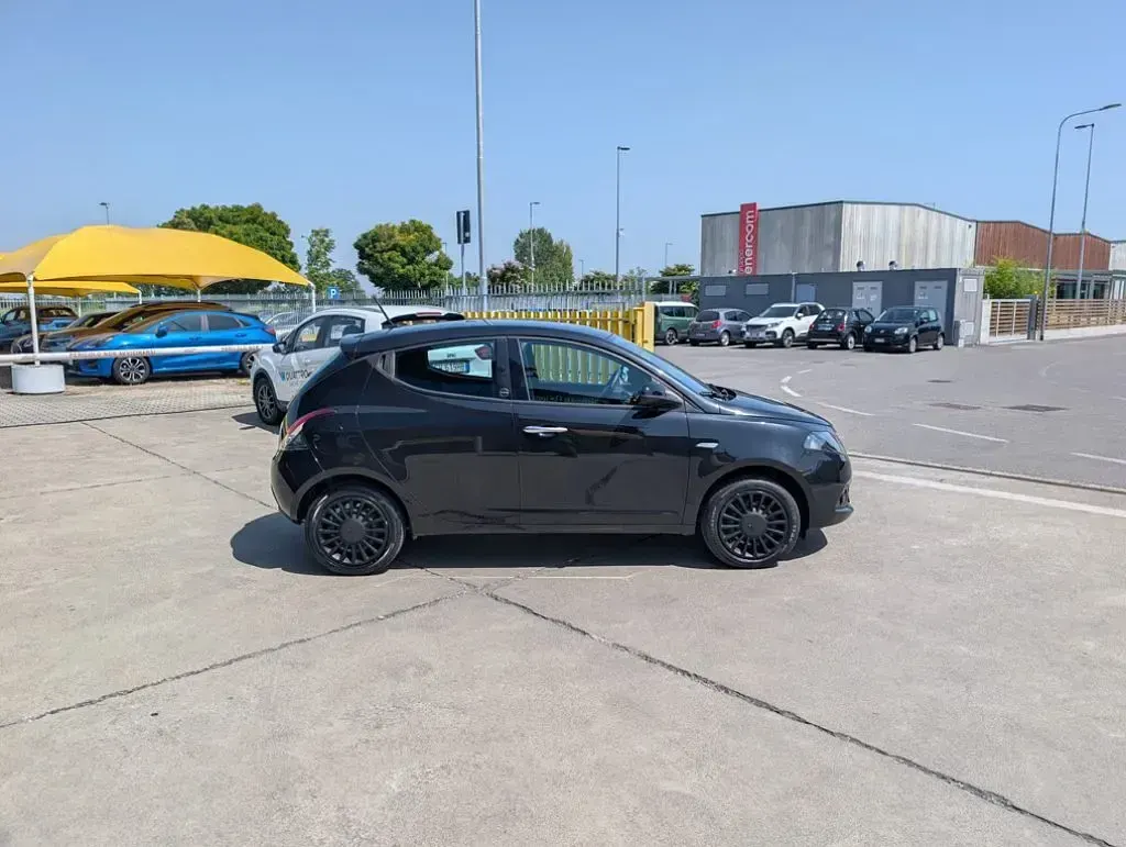 Usata Lancia Ypsilon S 69 CV (50 kW) 2021 Nero / metallizzato Utilitaria