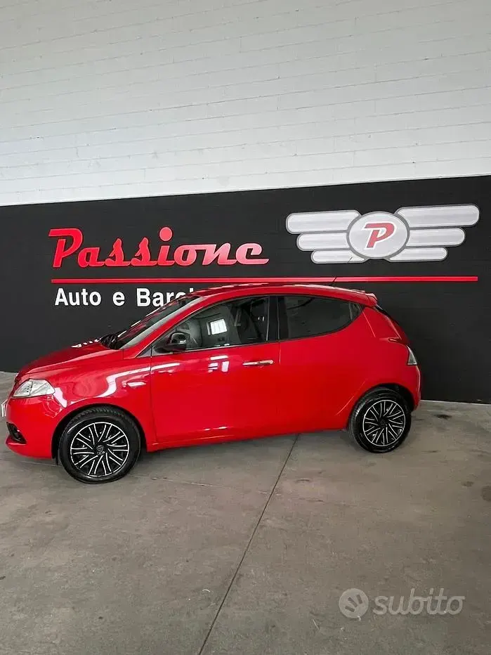 Usata Lancia Ypsilon Gold 69 CV (50 kW) 2018 Rosso Utilitaria